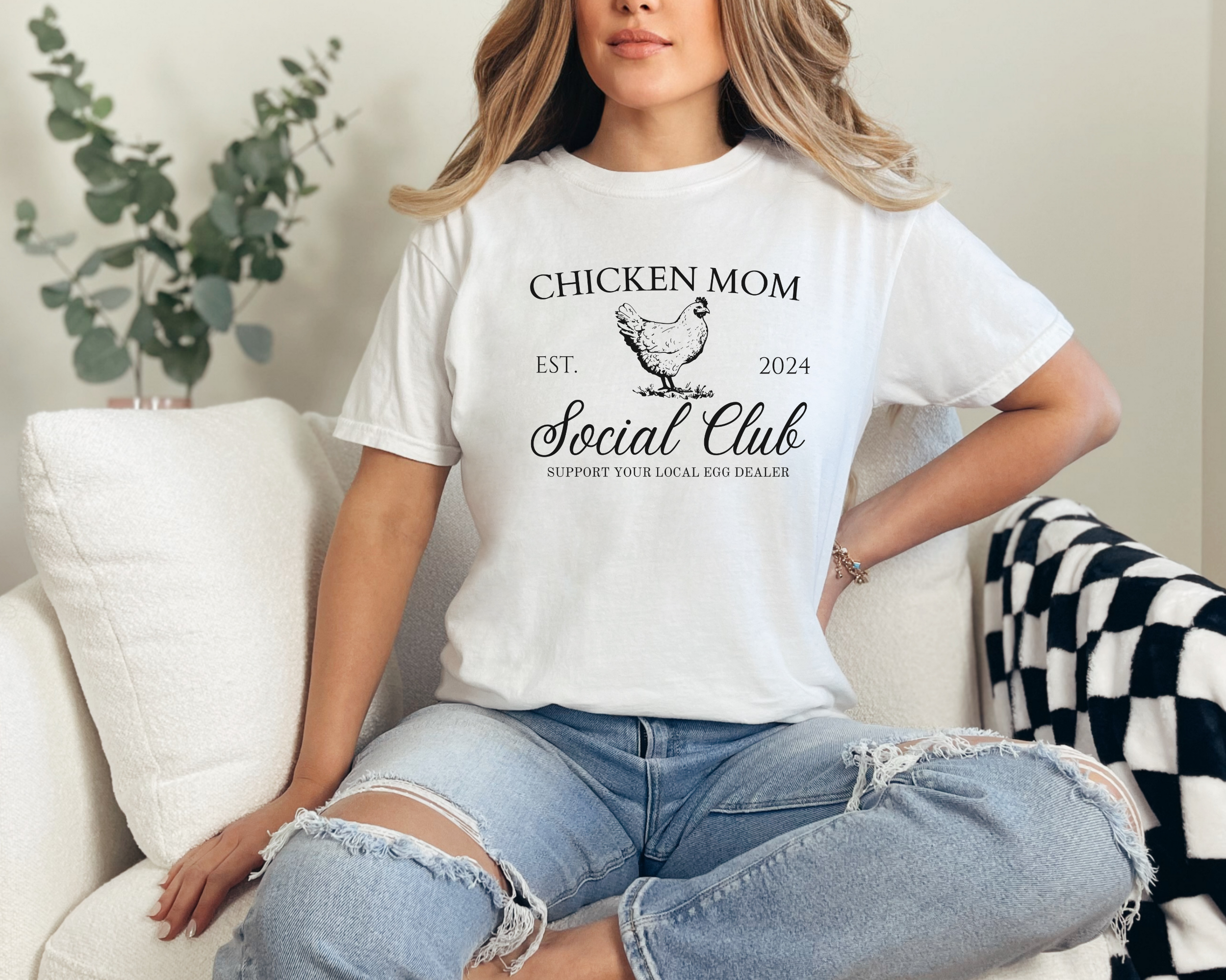 chicken mom shirt in white